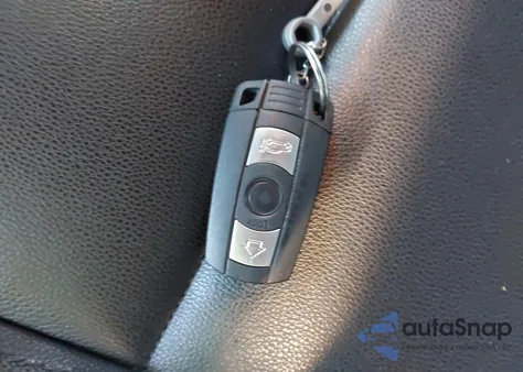 2006 BMW 325Xi z USA, uszkodzony, nr VIN WBAVD13596KV08615